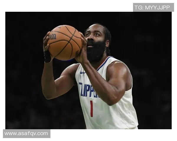 詹姆斯·哈登双加时狂砍40+三双，创NBA历史最年长纪录，改写快船队史