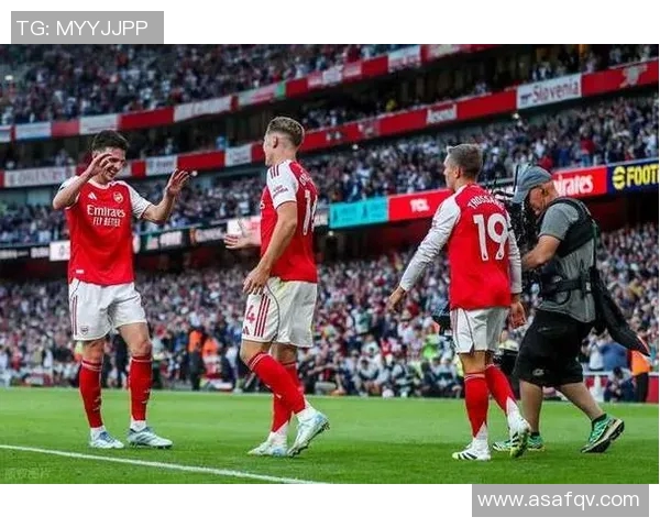 14年等待，埃泽加盟阿森纳，超级三叉戟如约而至